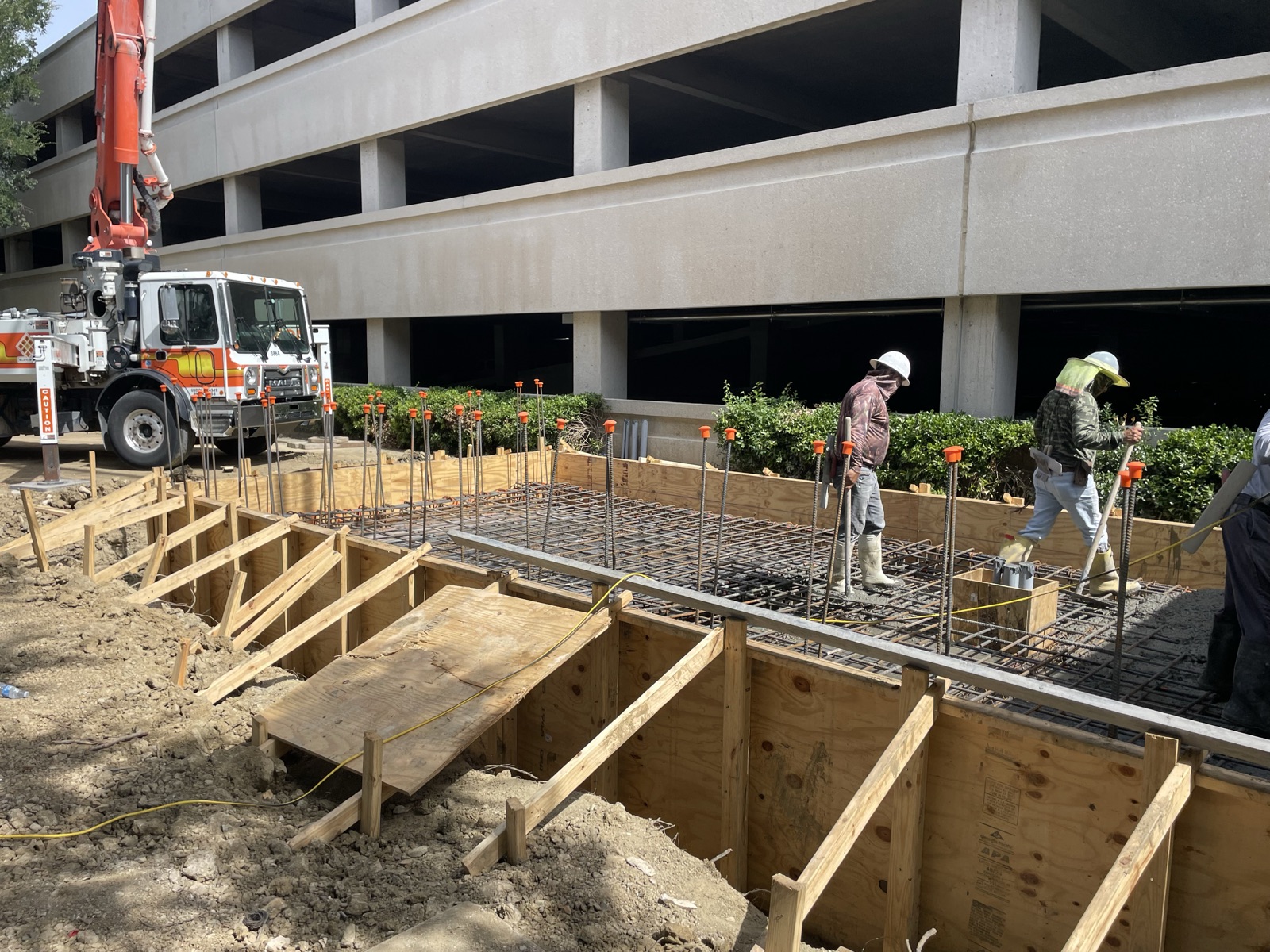 Rebar column formwork on multi-story commercial build
