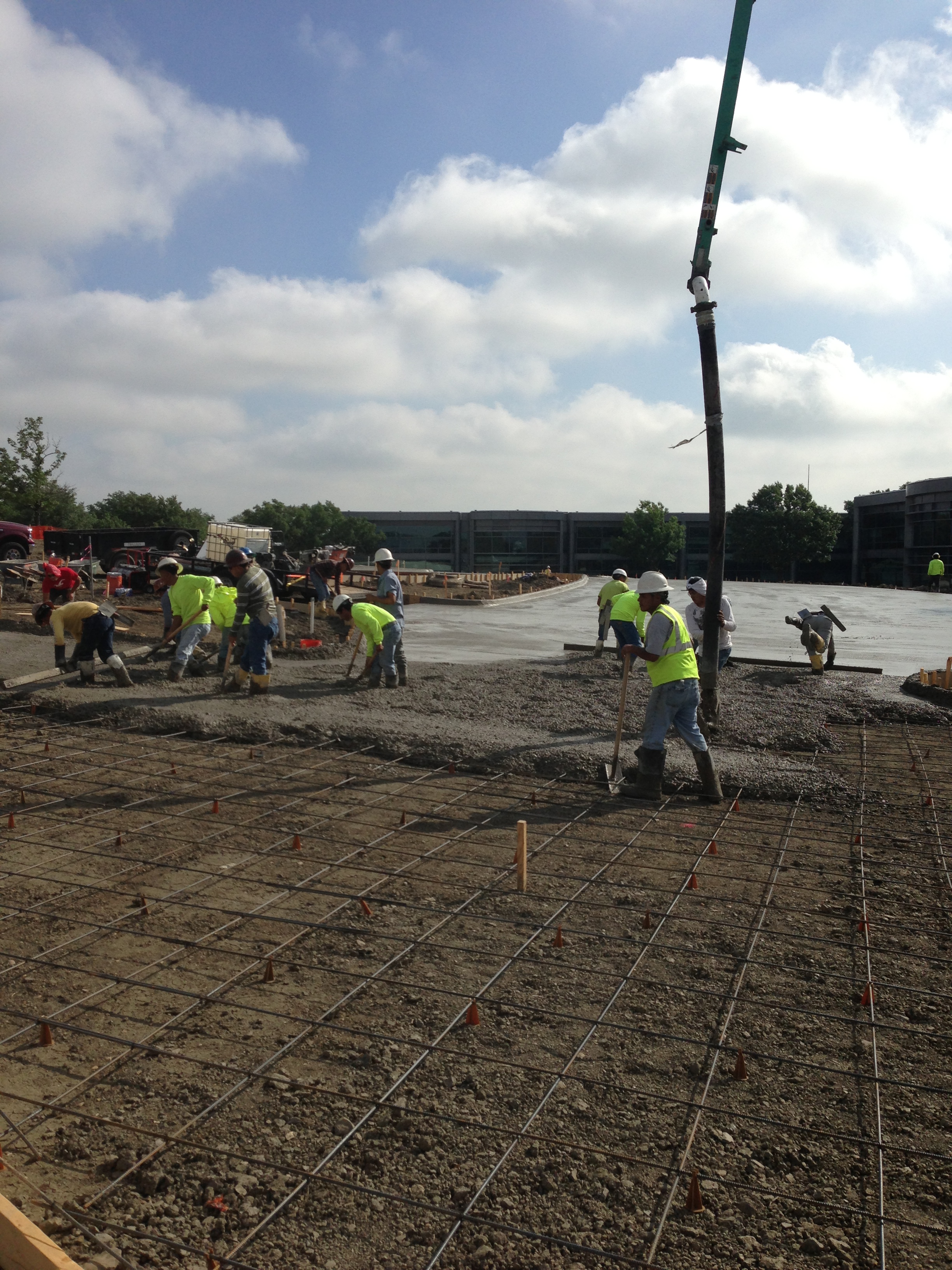 Commercial concrete paving for heavy-duty traffic